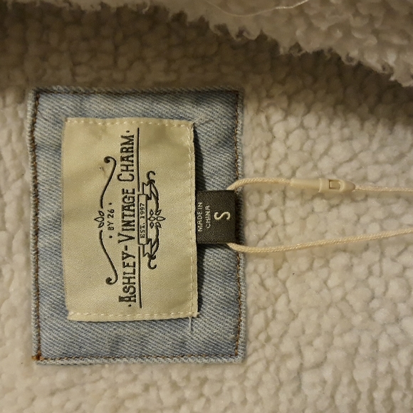 Ashley Vintage Sherpa Denim Jean Jacket - Picture 4 of 14